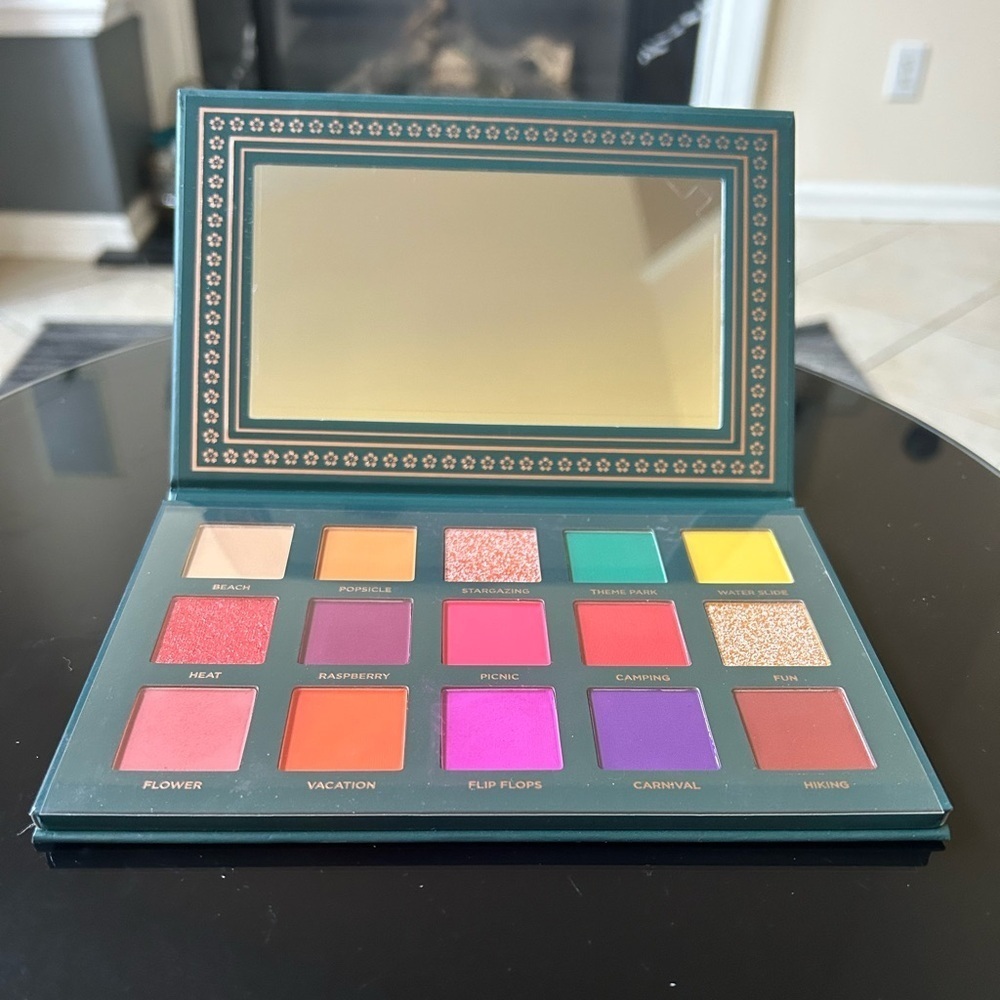 ACE BEAUTE Nostalgia Eyeshadow Palette - Picture 5 of 5